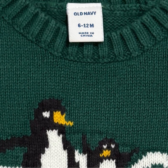 🌟3/$12 Old Navy Polar Bear and Penguin Graphic Sweater for Baby 6-12M - Picture 4 of 6
